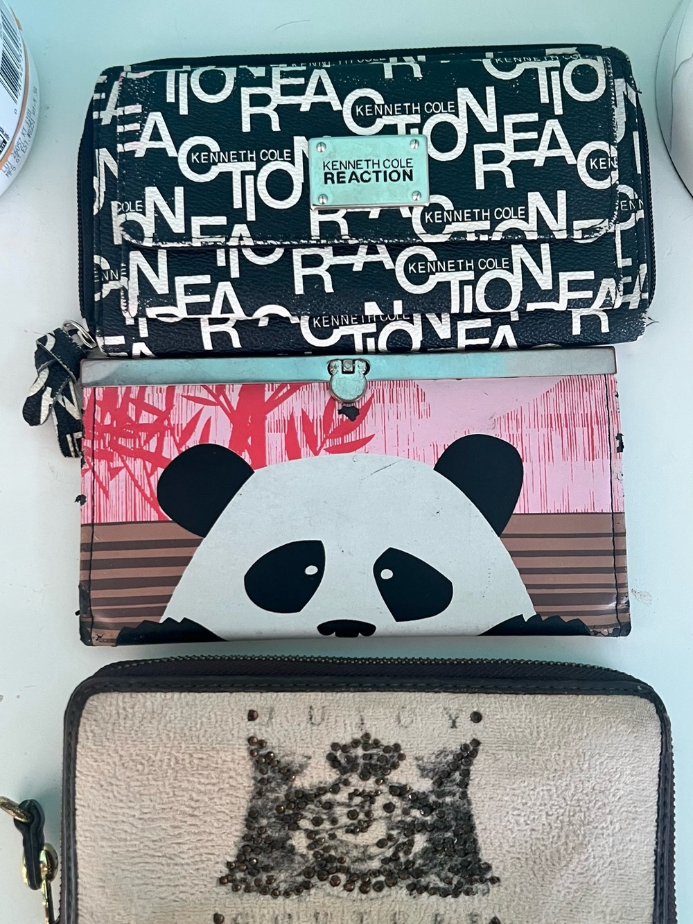 Kenneth Cole Reaction Black and White Logo Zip Wallet